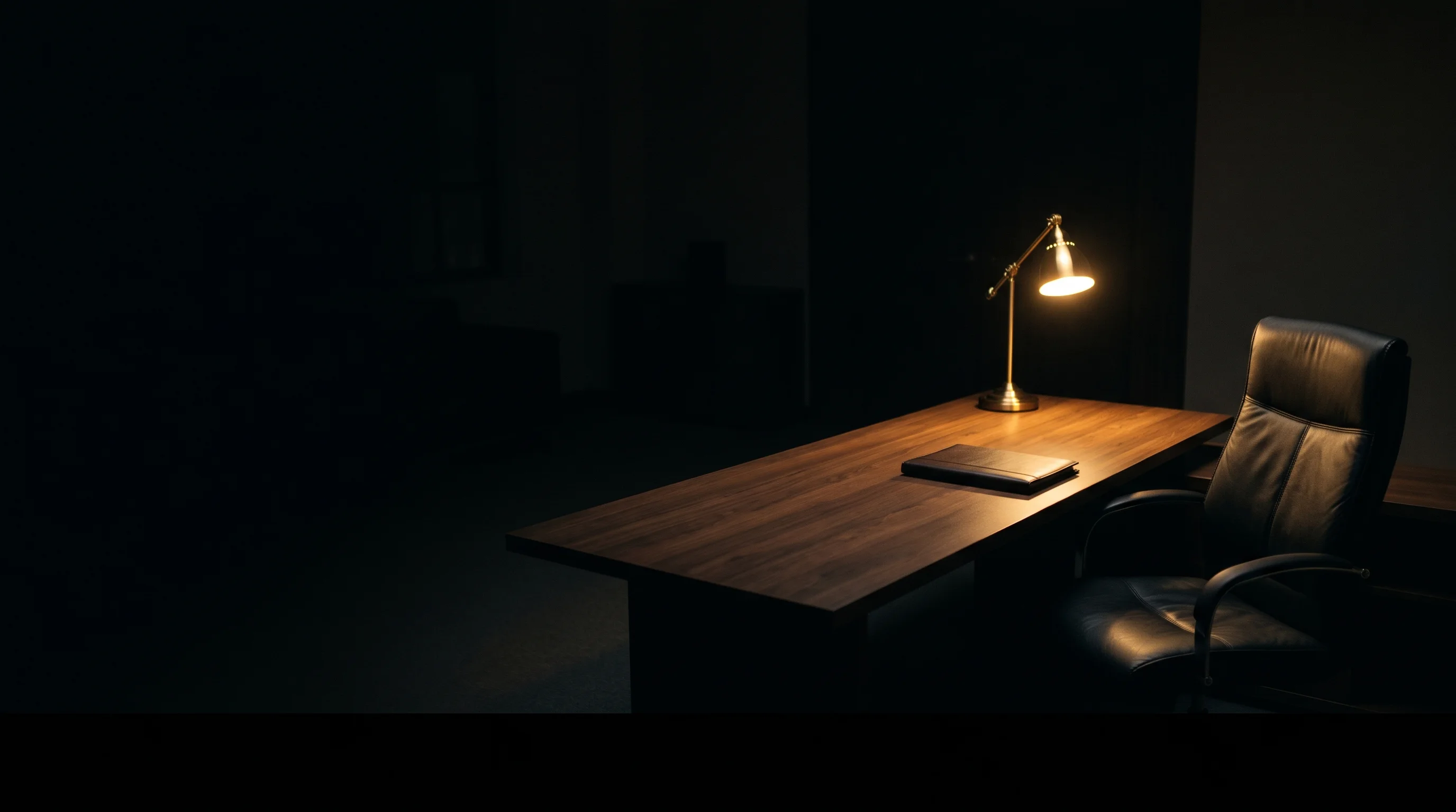 A tidy, empty corporate office, illustrating a company with no employees that is not subject to Colombia's special income tax self-withholding.